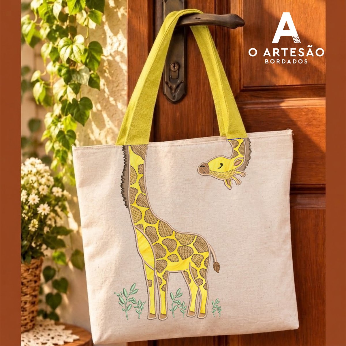 Ecobag Bordada com Matriz Girafinha Divertida Pendurada na Porta