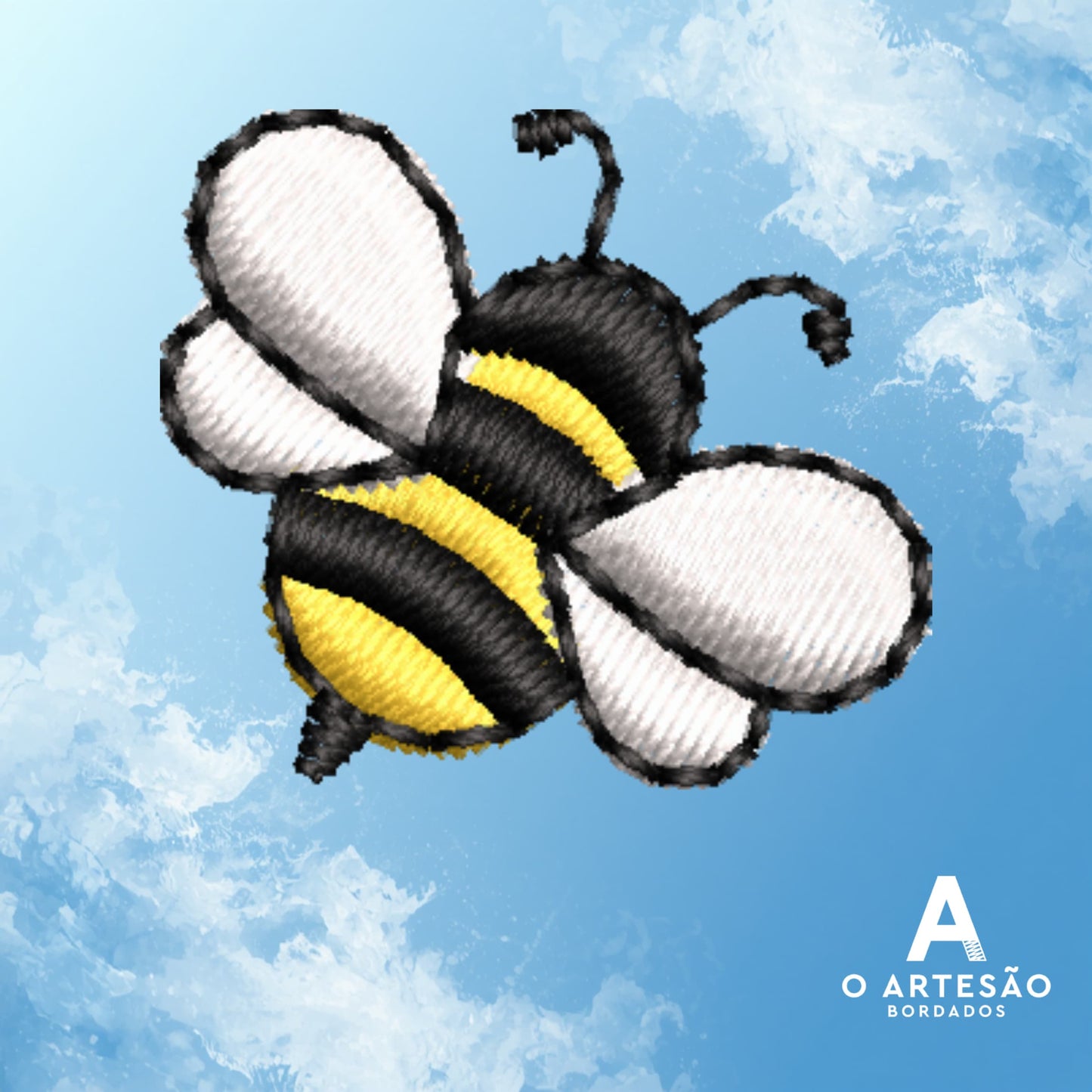 Matriz de Bordado Decorativa Abelhinha Pequena Fofa Com o Fundo de Céu Azul com Nuvens