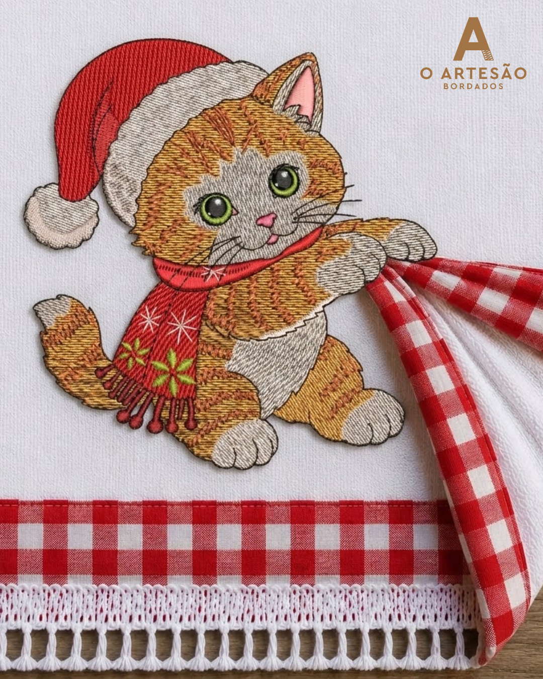 Matriz de Bordado Gatinho Puxa Pano no Pano de Prato.