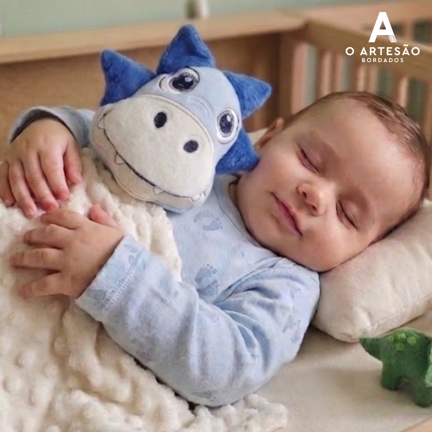 Projeto Naninha Dinossauro Sendo Abraçado Pelo Baby