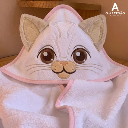 Toalha com Capuz com Matriz de Bordado Gatinho Rostinho Ludico de Gatinho com Orelhas Pontudas em Fundo Bege Simples