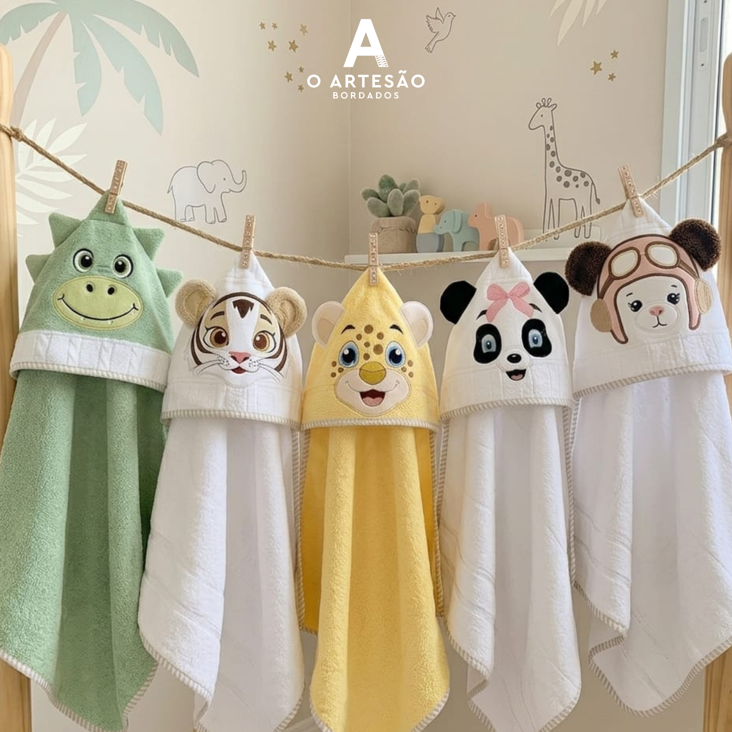 Toalhas com Capuz com Matrizes de Bordado Coleção Aventura Selvagem Rostinhos Lúdicos com Fundo em Parede do Quarto